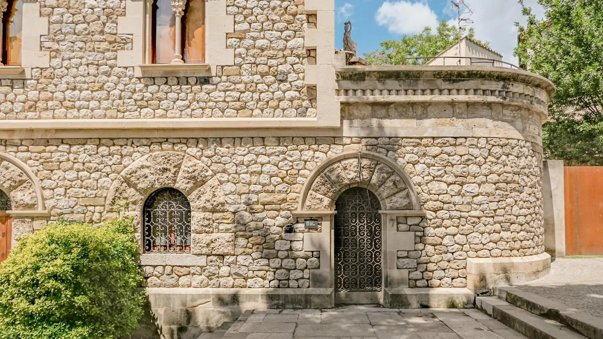Chalet Can Severi, Casa Con Historia En Besalú