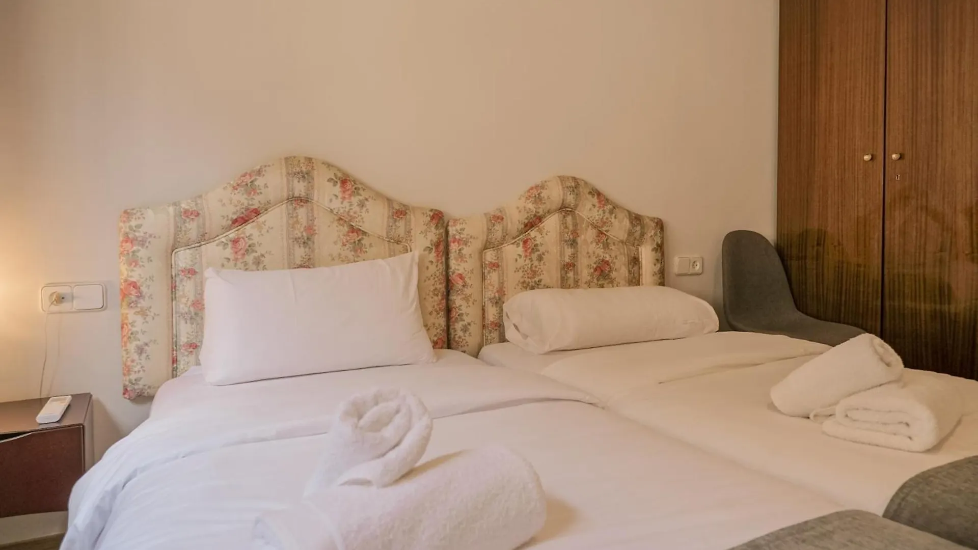 Can Severi, Casa Con Historia En Besalú